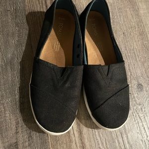 Like new black Toms.